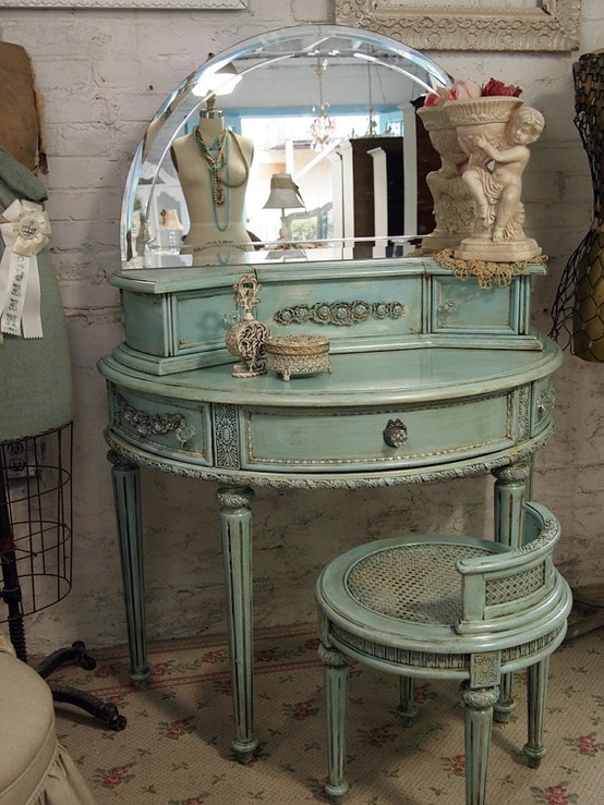 46 Best It's All Bout The Vanity! Images On Pinterest Vanity Antique Vintage Vanity Tables | Loving vintage antique furniture. This vanity is GORG. Just - 46 Best It's All Bout The Vanity! Images On Pinterest Vanity