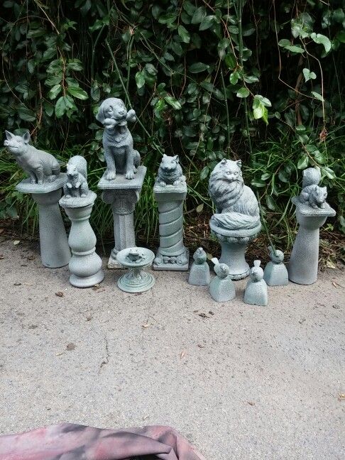 diy haunted mansion pet cemetery statues made from inexpensive garden statues - Homemade Halloween Outdoor Decorations diy haunted mansion pet cemetery statues made from inexpensive garden statues - Homemade Halloween Outdoor Decorations