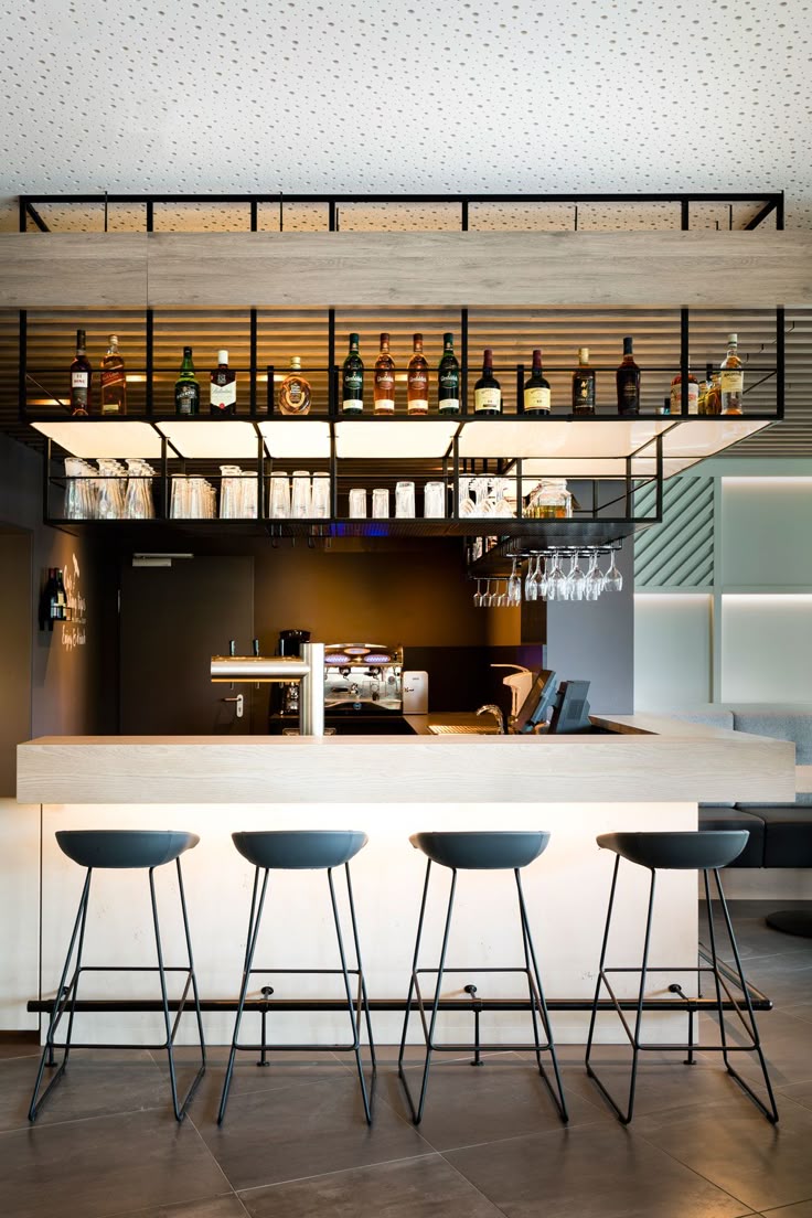 https://i.pinimg.com/736x/8c/67/3e/8c673e7cb03d47a5ae497bfe09793165--bar-counter-bar-design.jpg