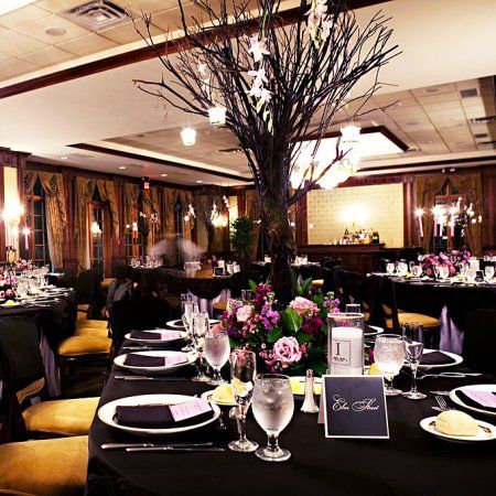 41 spooky but elegant halloween wedding table settings weddingomania - Halloween Centerpieces Wedding 41 spooky but elegant halloween wedding table settings weddingomania - Halloween Centerpieces Wedding