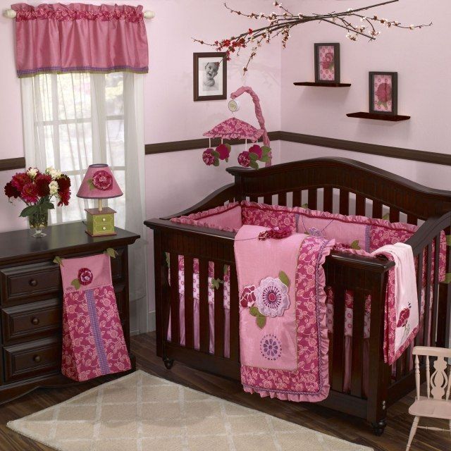 Peinture Chambre Bebe Couleurs Pastel Rose Layette Mobilier Bois Sombre Accents 640x640