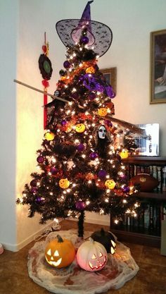 we were going to use our green christmas tree but the black really brings the halloween feel together - Black Halloween Tree we were going to use our green christmas tree but the black really brings the halloween feel together - Black Halloween Tree