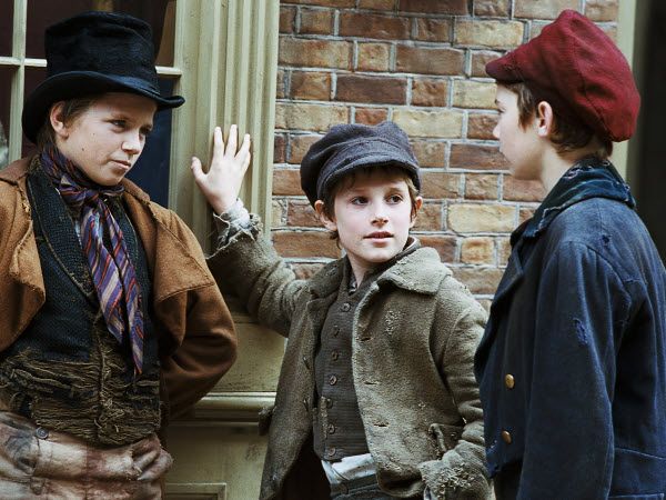 0010 Read movie and film review for Oliver Twist (2005) Roman 0010 Read movie and film review for Oliver Twist (2005) Roman
