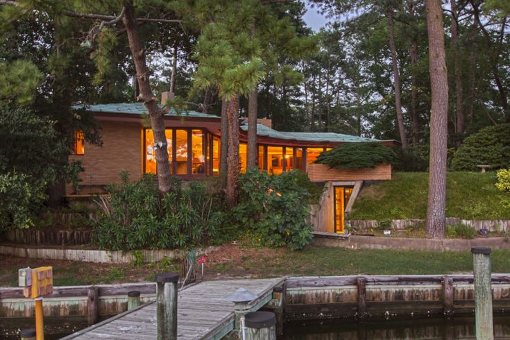 Stunning Lakeside Home By Frank Lloyd Wright Hits The Market For 275 Million