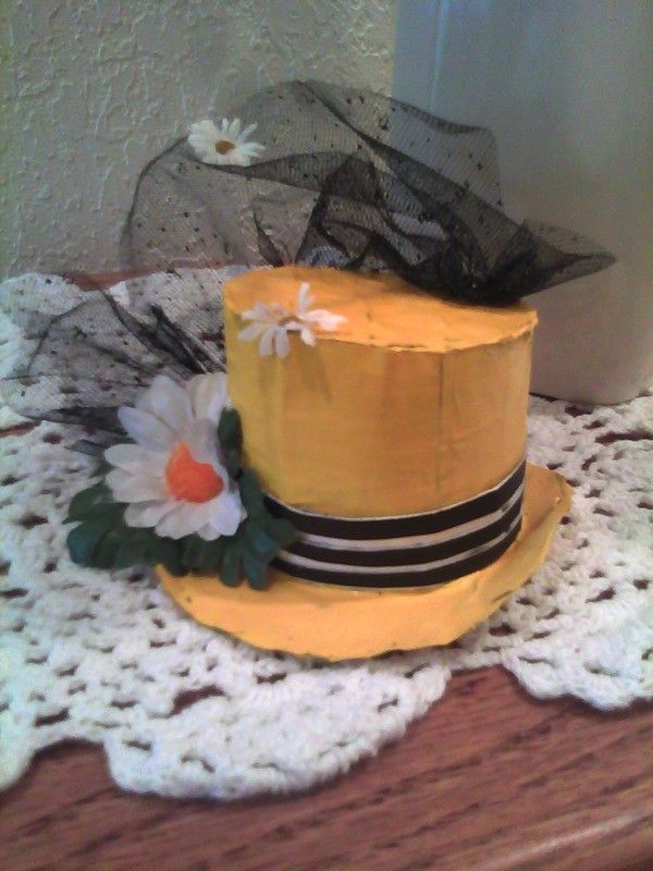 How to make a hat with recycled materials