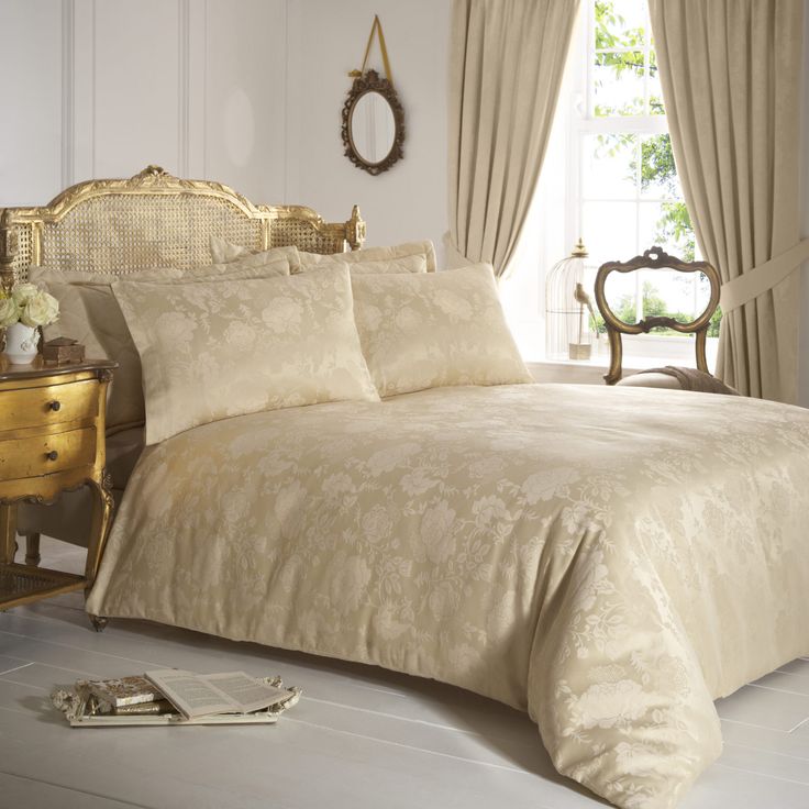 SILK BROCADE~WIDTH 44 ~ CREAM COLOUR