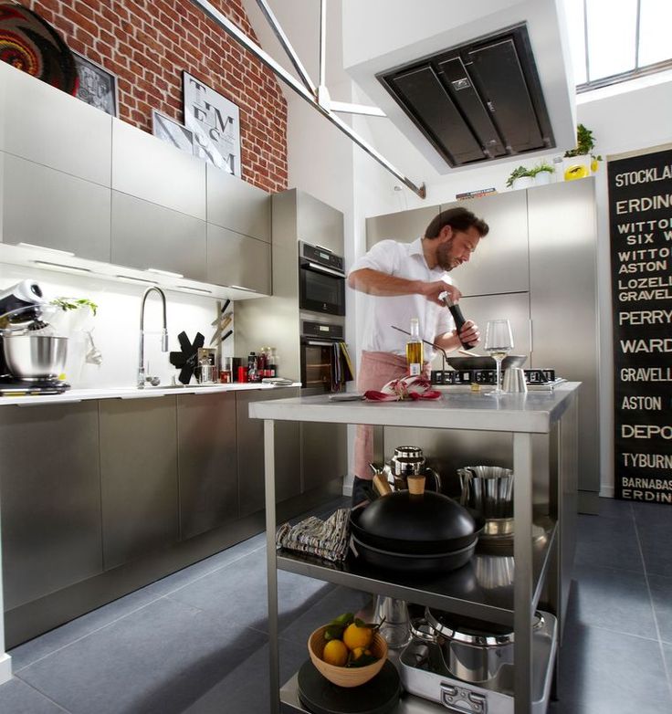 Exemple d'une cuisine digne de Top Chef : cuisiner sur un îlot central est ...