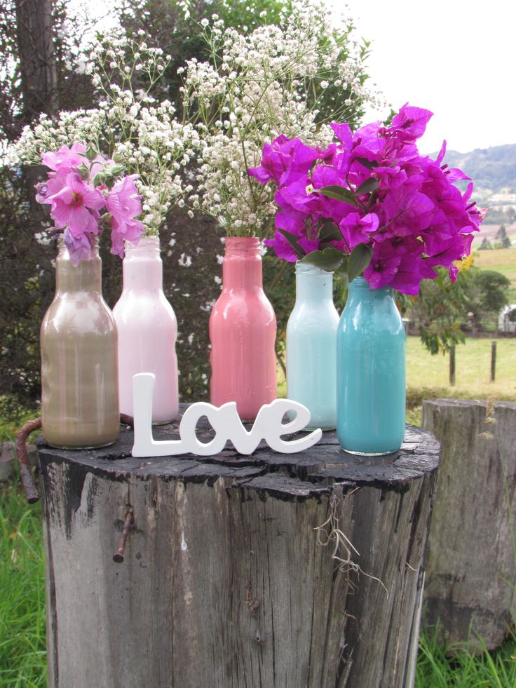 que tal esta belleza de frascos pintados con flores save the date party
