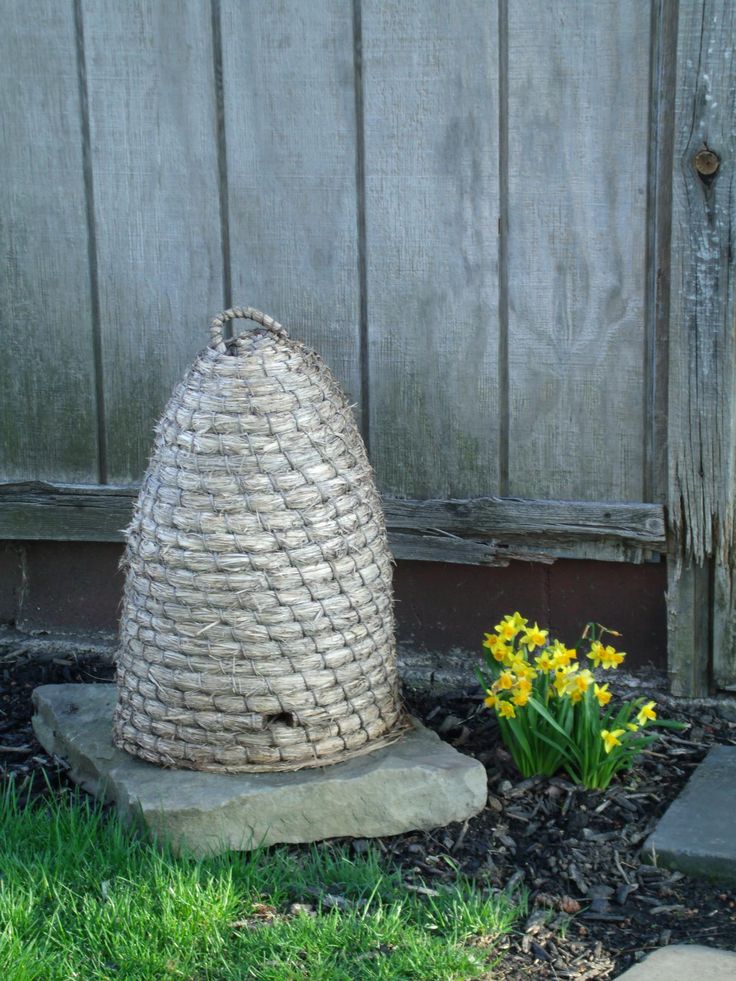 122 Best Bees Images On Pinterest Knees And Bee Hy Bee Keep Lovely Yard Decorationsbeekeepingrustic