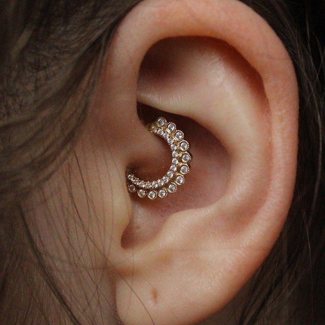 O que é o daith piercing: dicas e fotos de como usar