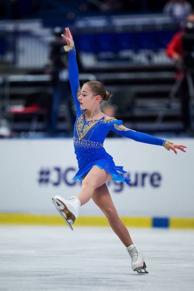 Skaters おしゃれまとめの人気アイデア Pinterest Tiffany Binikos アリョーナ コストルナヤ フィギュアスケート ファッションデザイン画