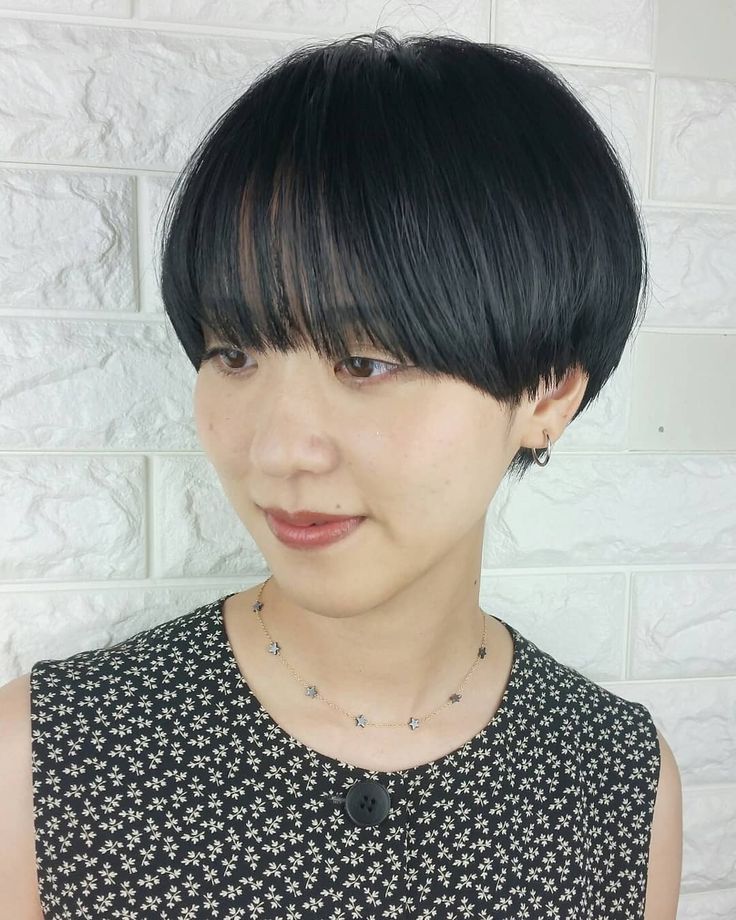 Anna✂モードクラウドヘアデザイン✂さんはInstagramを利用しています:「マッシュスタイル🍄から 更に短く🙆💮 #沖縄 #那覇 #沖縄美容室 #沖縄美容師 #美容室 #美容師 #ショートヘア #ショートカット #ショートスタイル #ハンサムショート#ウザバング #黒髪ショート #ショート女子 #刈り上げ女子 #お洒落 #ファッション #丁寧な仕事…」 Instagram, Anna