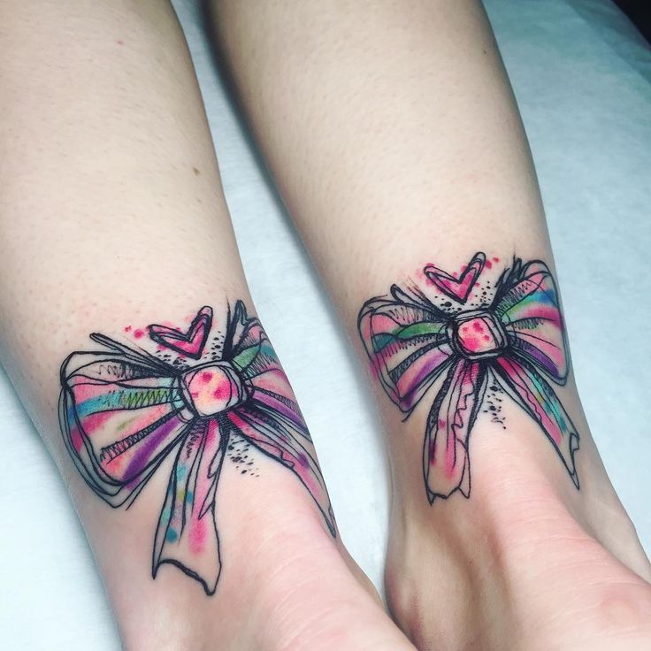 Schleifen tattoo bein