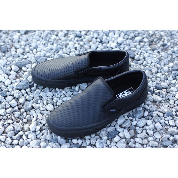 THE,MATERIAL,WORLDの(新入荷) VANS ヴァンズ バンズCLASSIC SLIP ON クラシックスリッポン(PERF LEATHER)BLACK/BLACK(パーフレザー ブラック/ブラック)レディース 靴