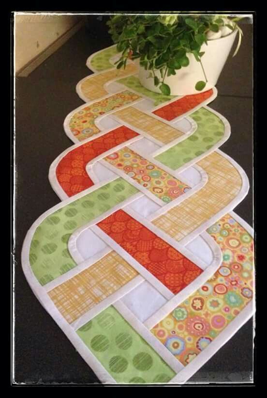 http media cache ak0 pinimg com 600x d7 a7 0d quilting christmas table runner