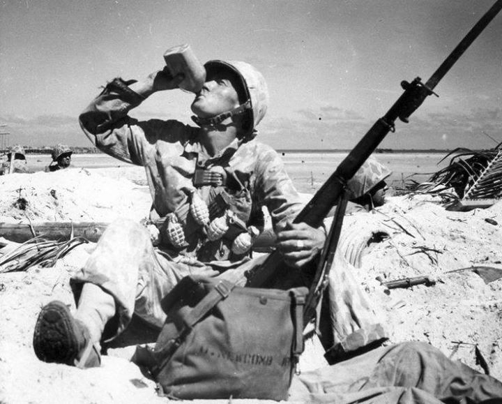 Heavy armed Marine during a rest Tarawa 1943. | Battle of tarawa, Tarawa, Wwii