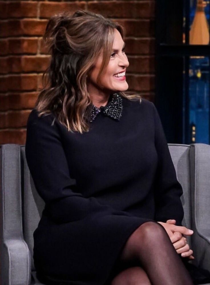mariska-hargitay-in-pantyhose-naked-furrie