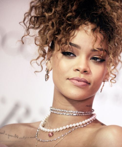 celebritiesource | Curly hair styles easy, Curly hair styles, Uk hairstyles