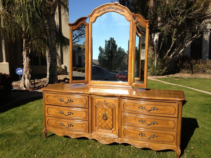 Thomasville dresser cheap with mirror