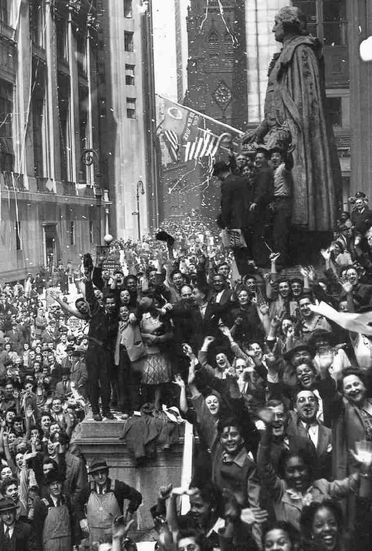 a history of the end of world war two in 1945 History of enlgand world war ii (1939-1945) the british defend their empire in asia from the japanese and simultaneously defend england, europe hitler is encouraged to take back the rhineland which had been occupied by britain and france since the end of the first world war. a history of the end of world war two in 1945 History of enlgand world war ii (1939-1945) the british defend their empire in asia from the japanese and simultaneously defend england, europe hitler is encouraged to take back the rhineland which had been occupied by britain and france since the end of the first world war.
