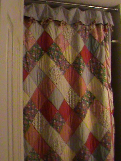 An Old Quilt That I Used For A Shower Curtain Лоскутные шторы Шторы Декор Shower Curtain, Quilt Shower Curtain Pattern