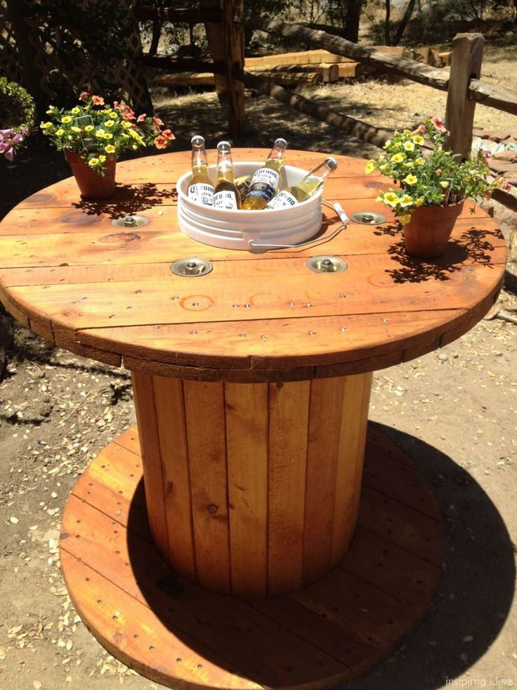 06 Clever DIY Recycled Spool Furniture Ideas For Outdoor Living 06 Clever DIY Recycled Spool Furniture Ideas For Outdoor Living
