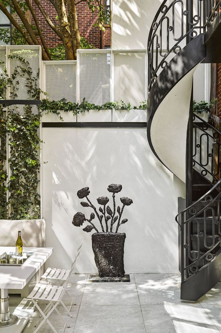 These Small Patio Ideas Will Make You Want to Spend All Day Outside | Small patio decor, Small patio, Small patio design