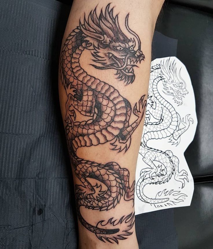 Drachen tattoo frau