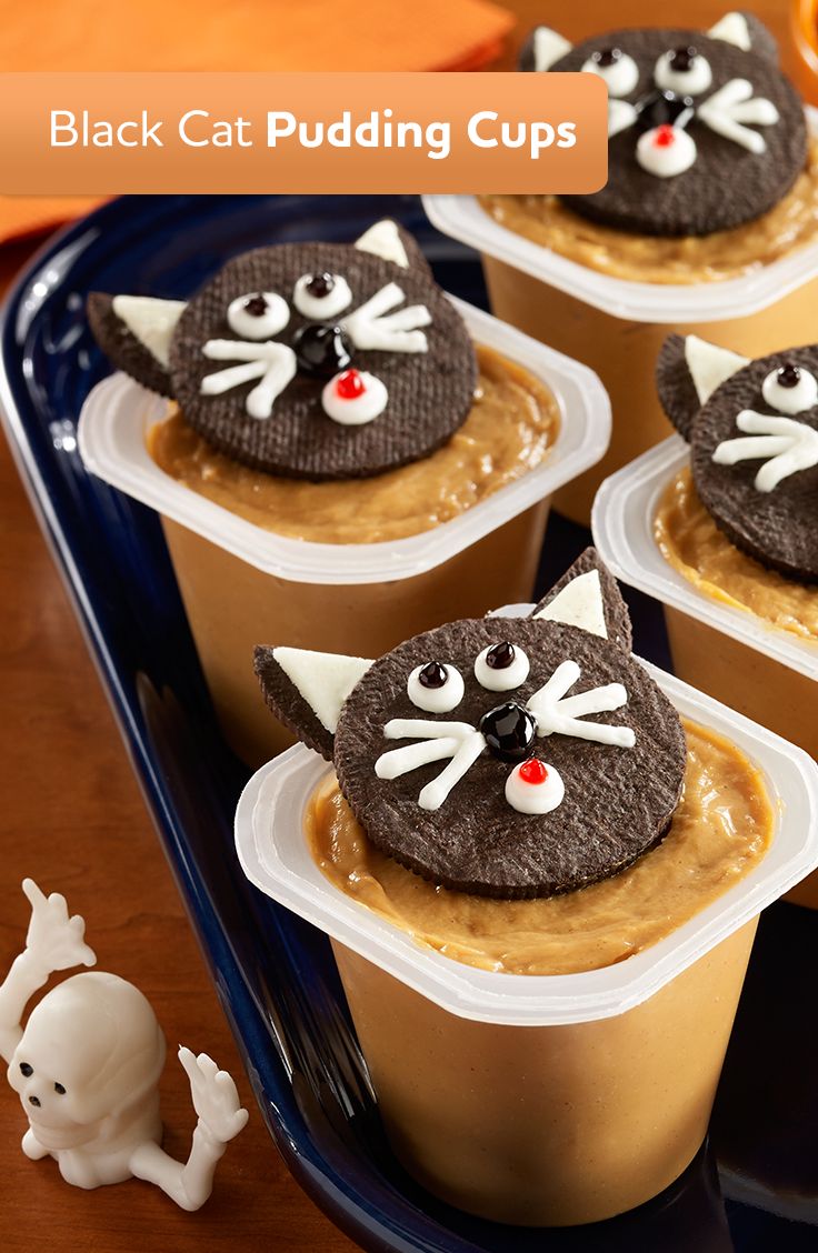 black cat pudding cups made of butterscotch pudding with peanut butter and topped with a chocolate - Pudding Halloween Desserts black cat pudding cups made of butterscotch pudding with peanut butter and topped with a chocolate - Pudding Halloween Desserts