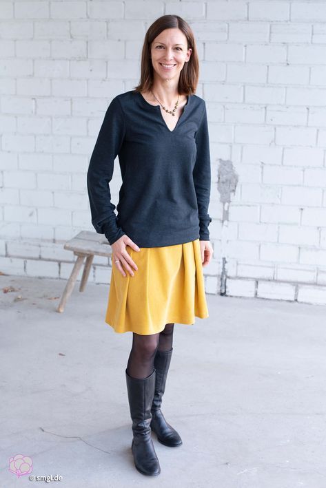 Schönes Herbst-Outfit mit einer lockerne Bluse und einem schicken Feincord-Rock...
