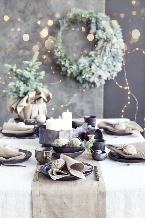 Simple Woodland And Pine Cone Christmas Table Setting Home With Holliday Diy Christmas Table Rustic Christmas Christmas Table Runner