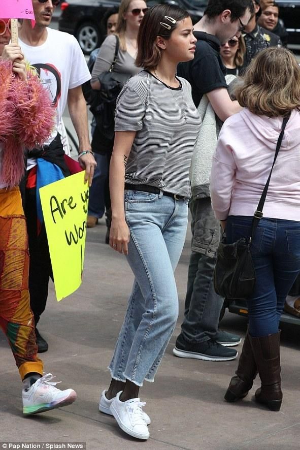 Amperio suma Desmantelar Selena Gomez March For Our Lives Los Angeles March 24, 2018 | Selena gomez outfits, Celebrity street style, Selena gomez style Amperio suma Desmantelar Selena Gomez March For Our Lives Los Angeles March 24, 2018 | Selena gomez outfits, Celebrity street style, Selena gomez style