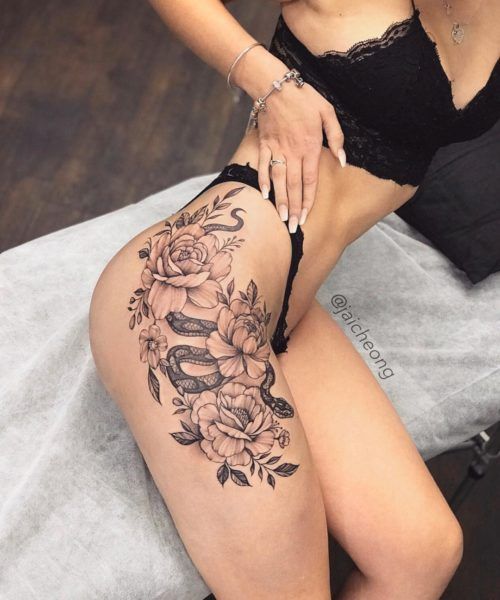 Tattoo hüfte hinten