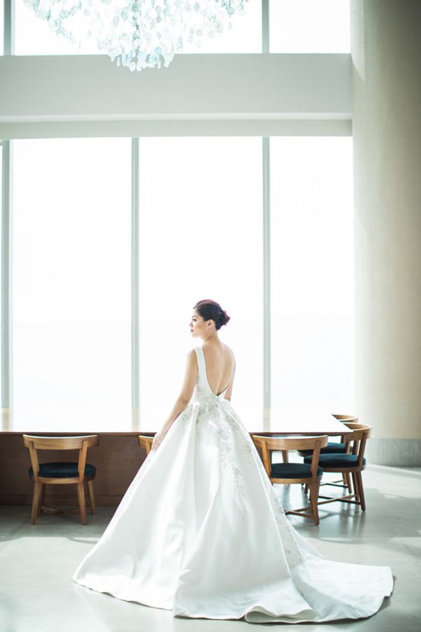 These College Sweethearts Had A City Wedding And Her Wedding Dress