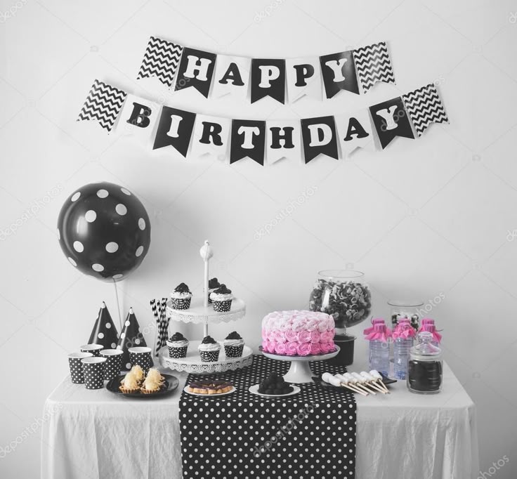 Resultado de imagen para decoracion fiesta de cumpleaños negro blanco y dorado Decoracion Resultado de imagen para decoracion fiesta de cumpleaños negro blanco y dorado Decoracion