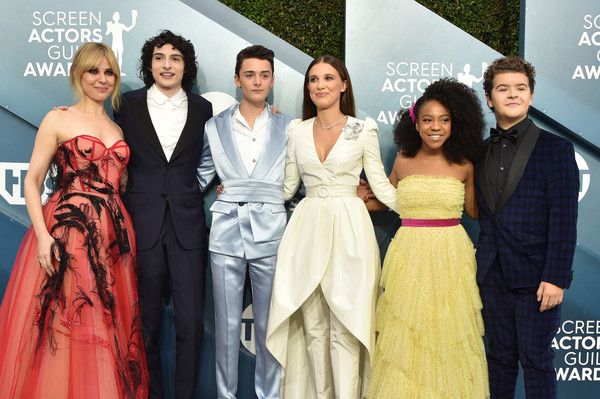Noah Schnapp Millie Bobby Brown Photostream Bobby Brown Stranger Things Stranger Things Actors Cast Stranger Things
