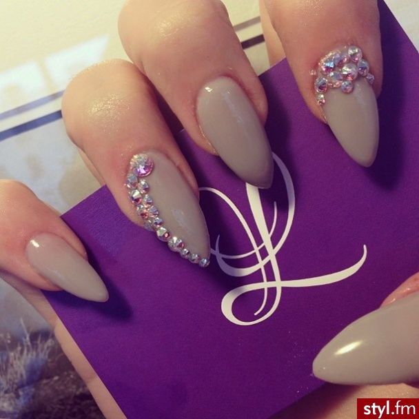 121 Best Claws, Acrylics And Nail Designs Images On Pinterest Almond nails are not my thing, but the color and design is cute - 121 Best Claws, Acrylics And Nail Designs Images On Pinterest