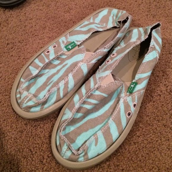 what stores sell sanuks