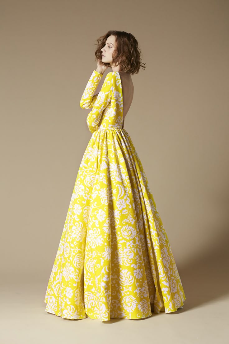 Longue robe jaune avec dos nue Plus