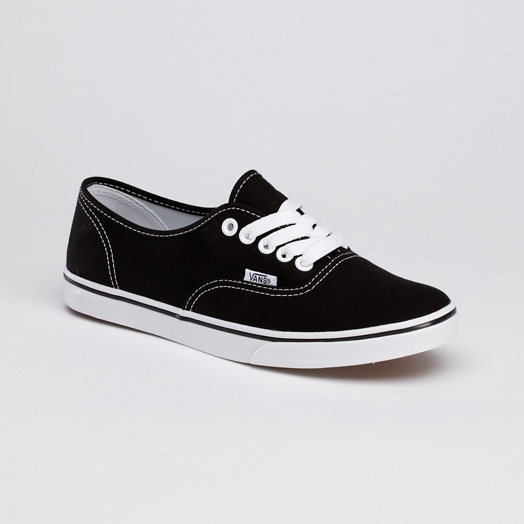 29 best kickin' images on Pinterest | Nike shoes, Nike free and Nike ... A pair of black vans can go with anything casual!
