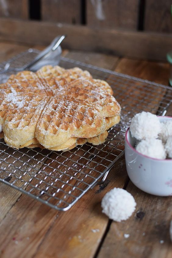 Raffaello-Kokos-Waffeln &amp; Raffaello-Kokos-Eis - Coconut Ice Cream and ...