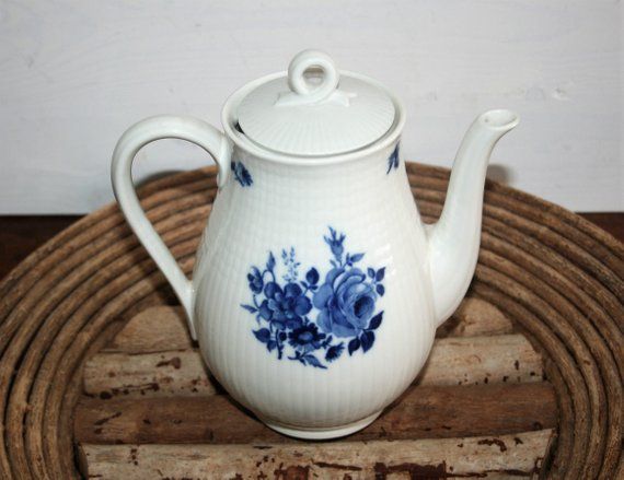 Rorstrand Bla Ros Blue Rose Teapot Coffee Pot Made in Rorstrand Bla Ros Blue Rose Teapot Coffee Pot Made in