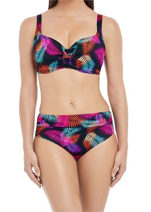 Leialingerie com Underlying trends for autumn What's underneath counts – especially when it comes to your wardrobe. Katie Wright uncovers the new season smalls with big potential.