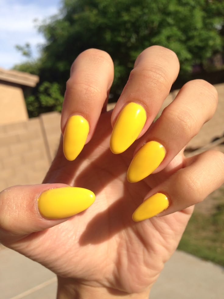 Ce sera définitivement l\u0027une des couleurs les plus tendances ce printemps, et les ongles n\u0027y font pas exception!