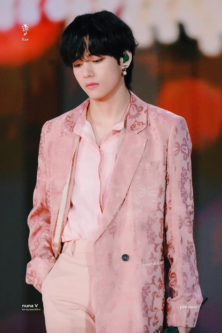 V – Boy with luv