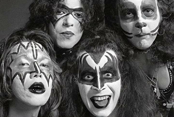 Pin By John Farnum On Kiss Kiss Army Vintage Kiss Hot Band