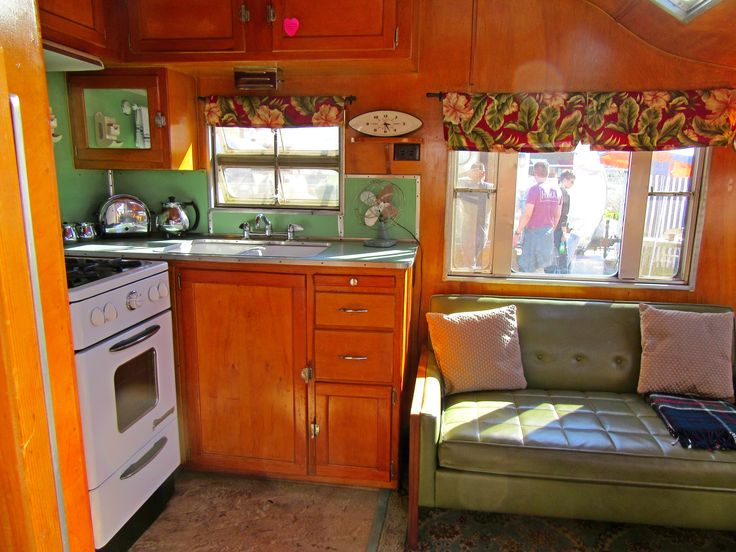 Vintage 1960's Beach Tropical Themed Cocktail time🍸🍹🥃 Camper Roadmaster Trailer. Featuring ref… | Mobile home makeovers, Vintage camper, Vintage campers trailers