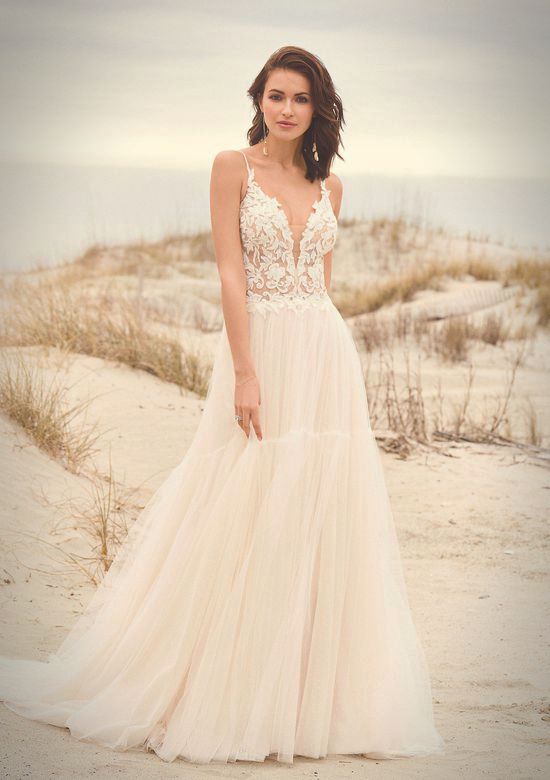 Robe tulle beige, robe de mariee tulle dentelle | Lillian west wedding