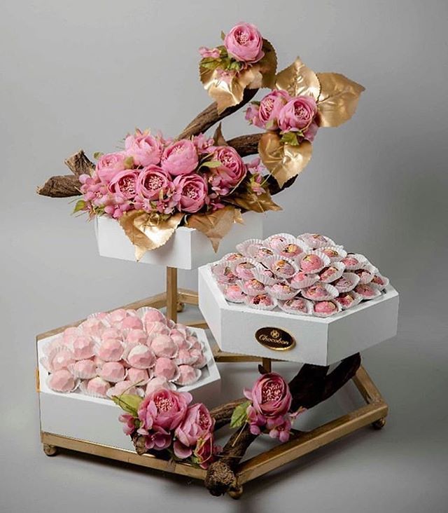One Of The Best Selling Trays In Chocobon Chocolate Trays Wedding Dubaiwedding Dubaiweddin Wedding Gift Pack Wedding Gift Boxes Wedding Gifts Packaging