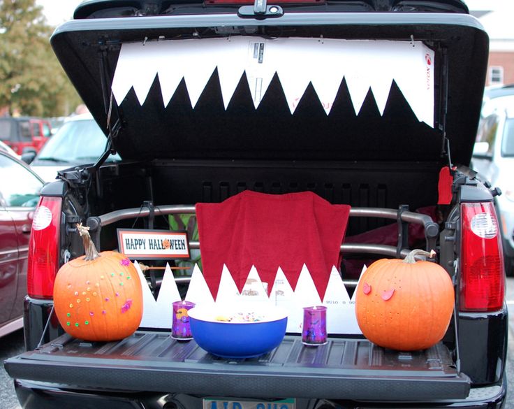 111 best holiday halloween trunk or treat images on pinterest trunk or treat happy halloween and halloween crafts